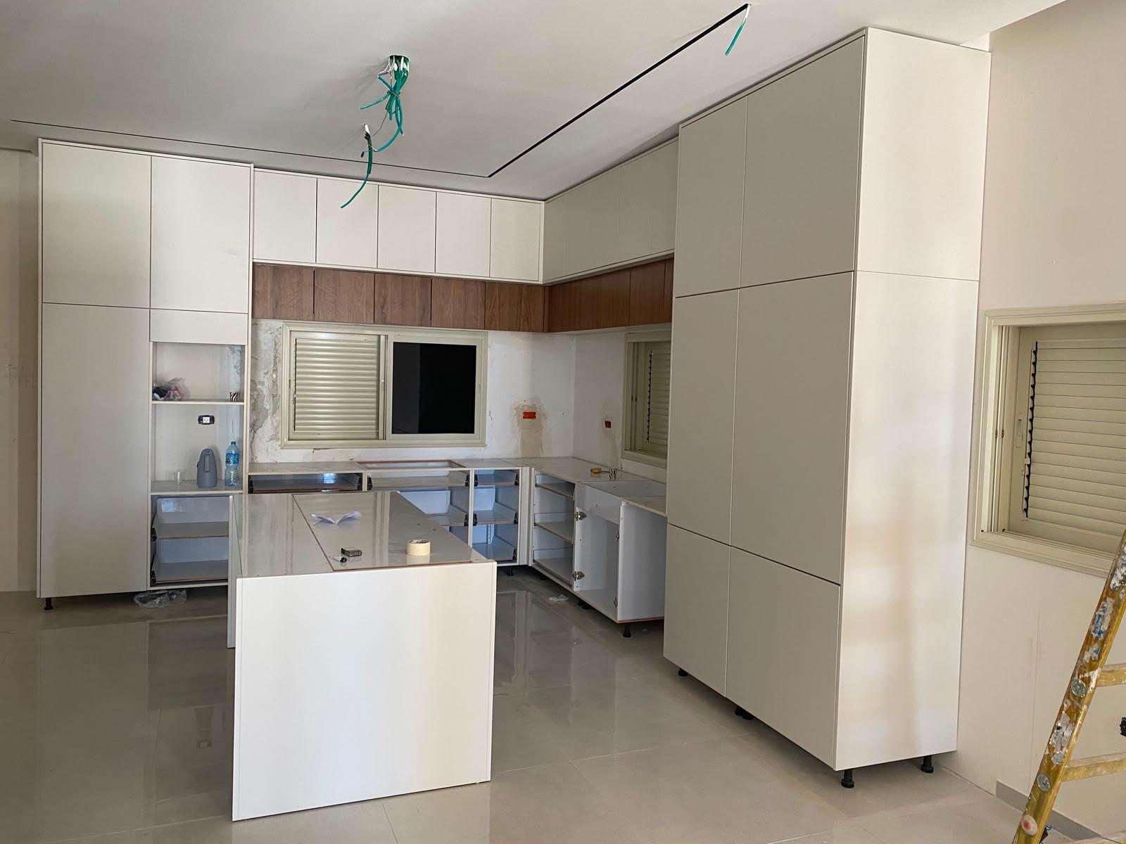 עבודת נגרות בהתאמה אישית מפריים